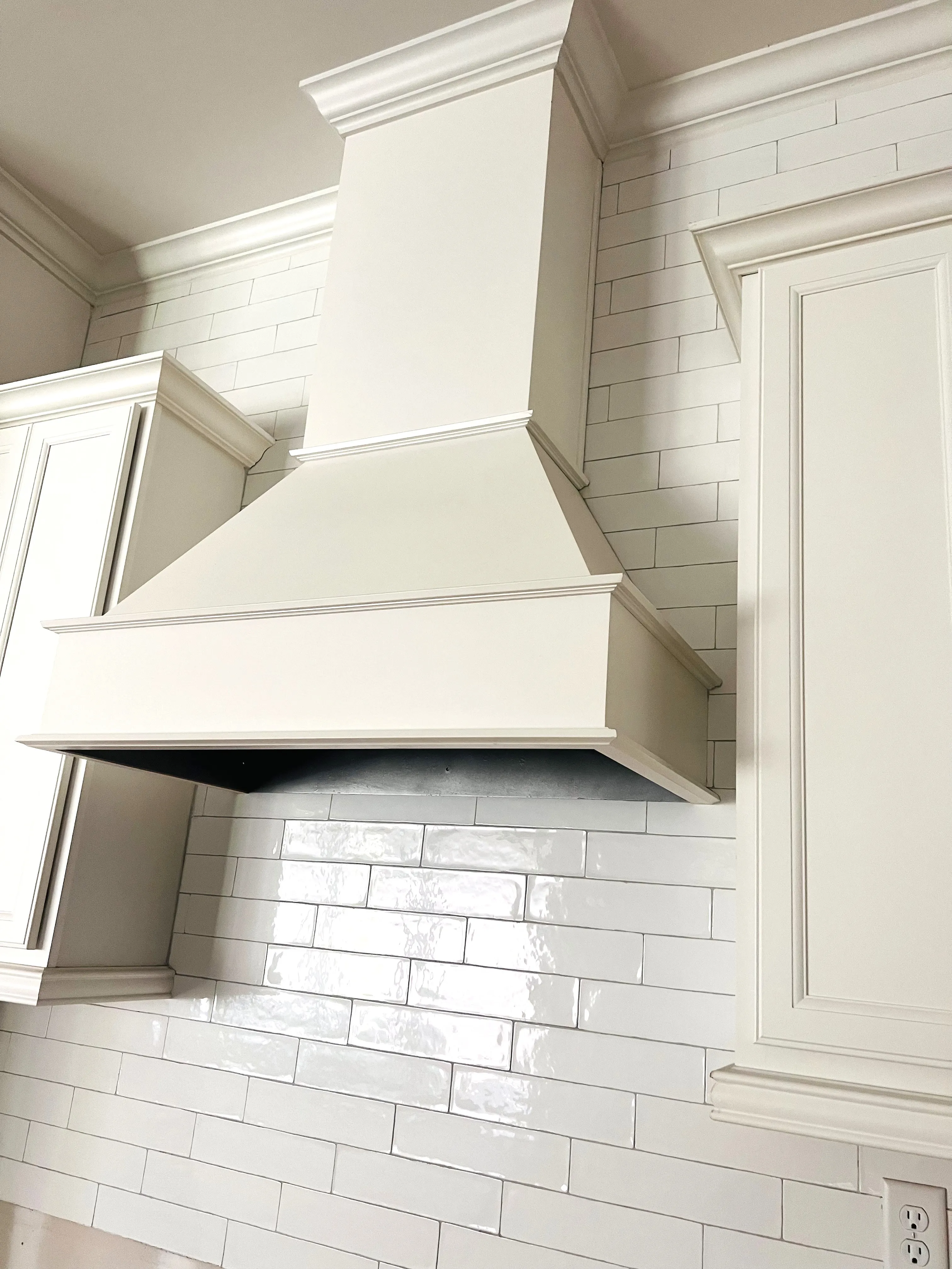 BRIANS-FLOORING-LUNGARNO-CLOUD-PORCELAIN-TILE-BACKSPLASH Tile | Brian's Flooring & Design