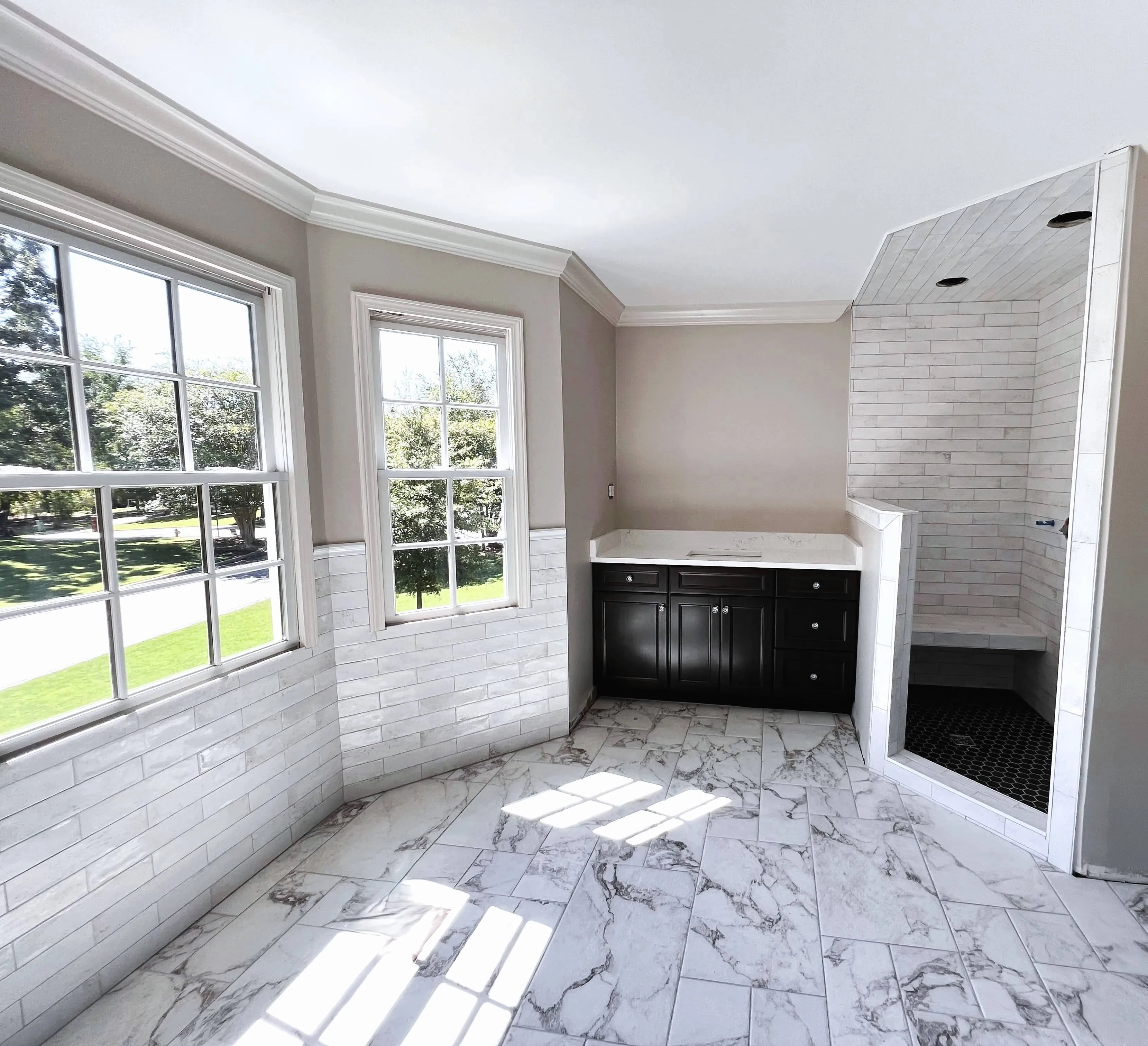 BRIANS-FLOORING-SERENISSIMA-MAGISTRA-PAONAZZETO-PORCELAIN-TILE-COMMODITILE-PRESTIGE-ANCHOR-HEXAGON-MOSAIC-SHOWER-FLOOR-INDUSTRIAL-WHITE-SHOWER-WALL-TUB-SURROUND Tile | Brian's Flooring & Design