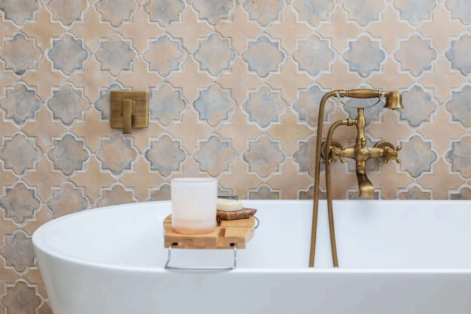 Brians-Tub-Surround-Page-Freestanding-tub Tub Surrounds | Brian's Flooring & Design