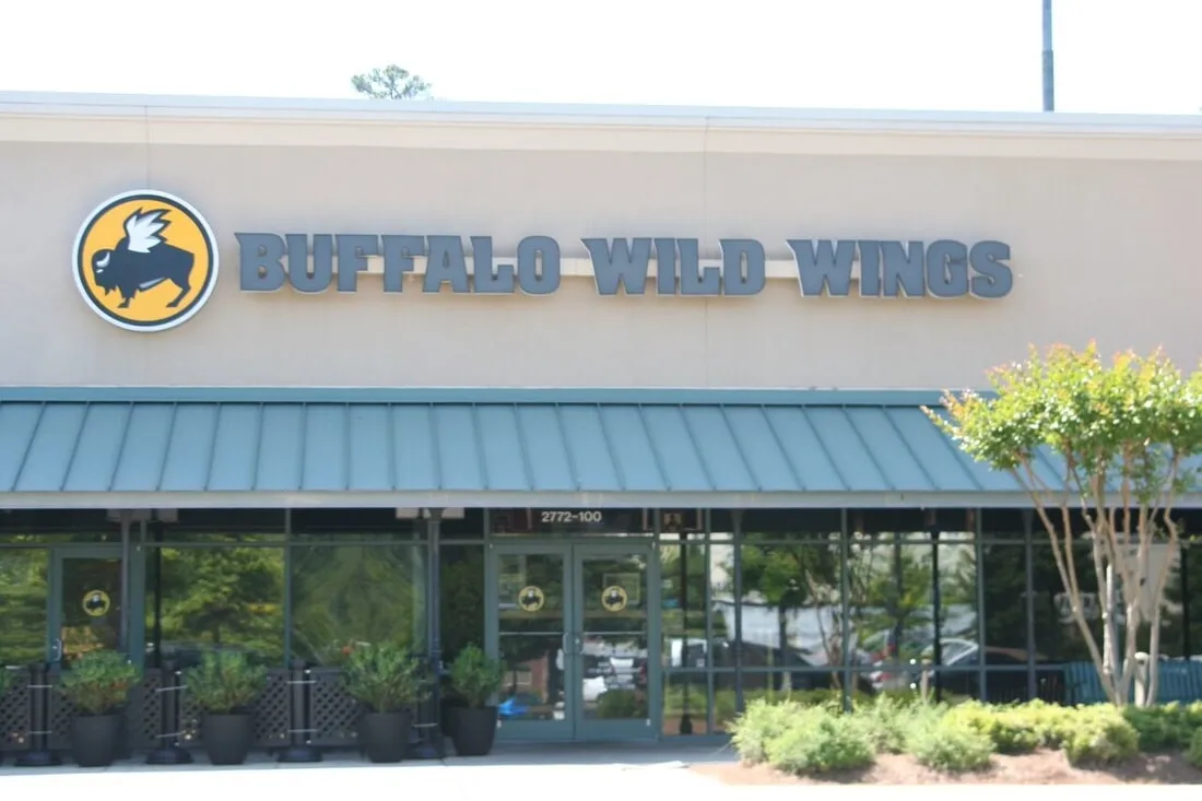 Restaurants_921 Restaurant front | Brian's Flooring & Design