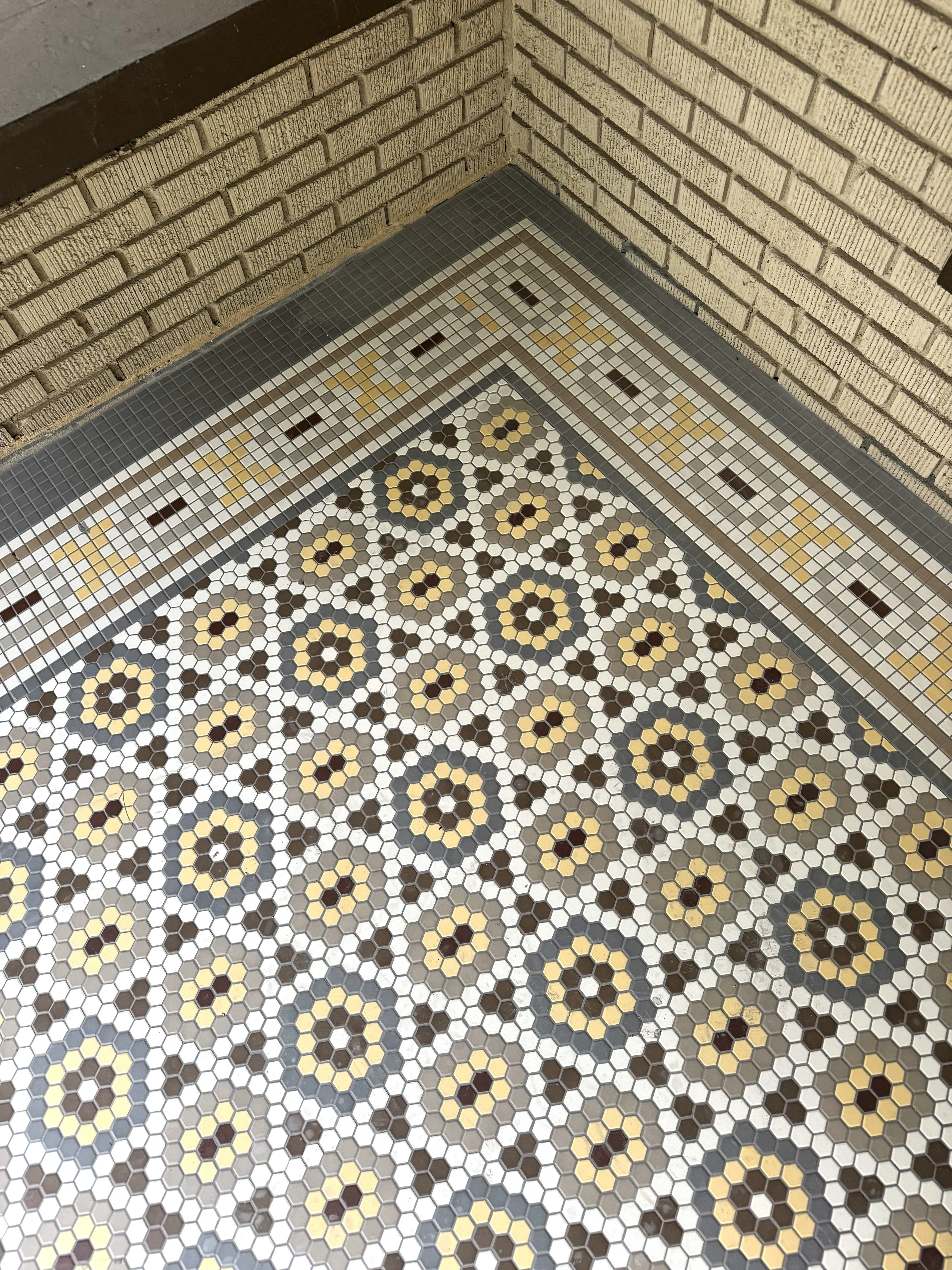 BRIANS-FLOORING-DALTILE-KEYSTONES-CUSTOM-MOSAIC-1 Tile flooring | Brian's Flooring & Design
