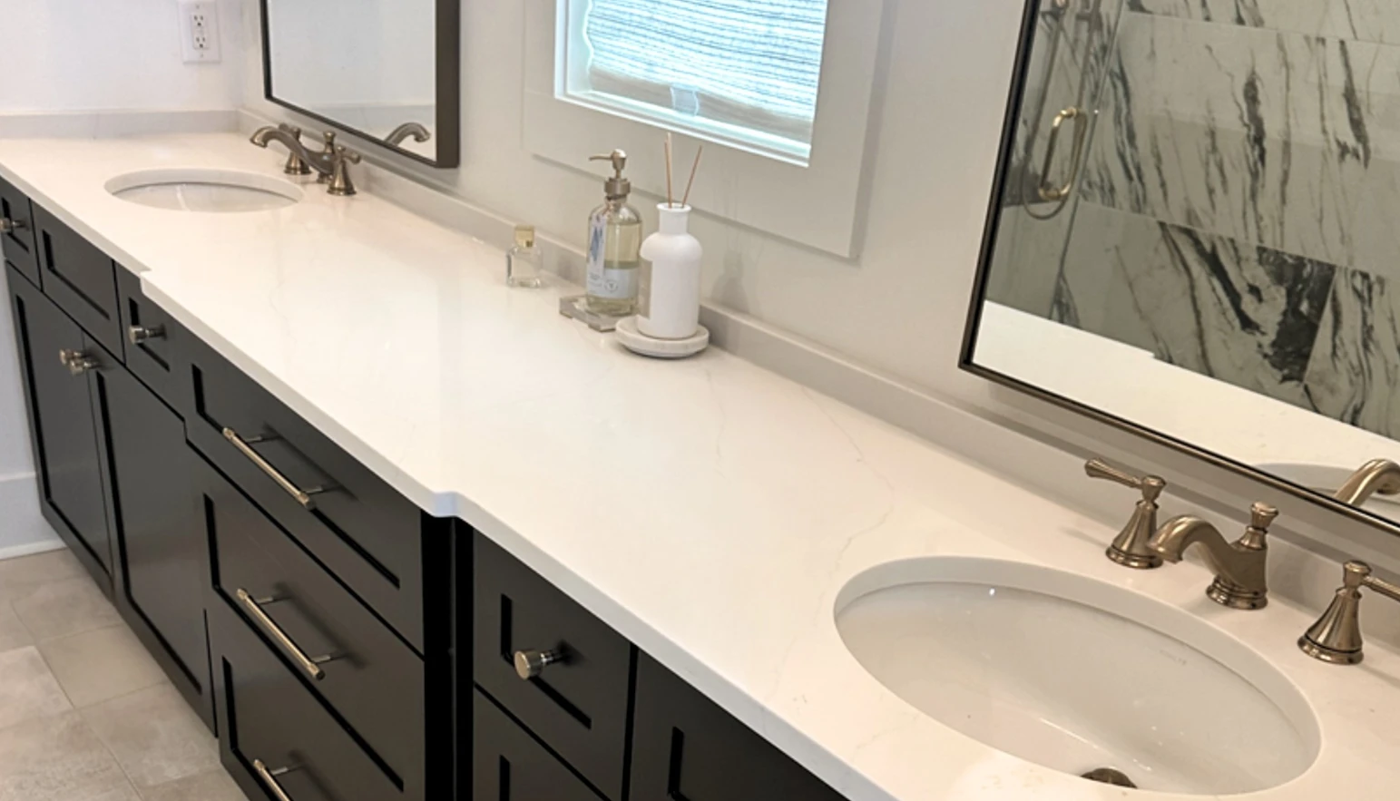 Double vanity quartz