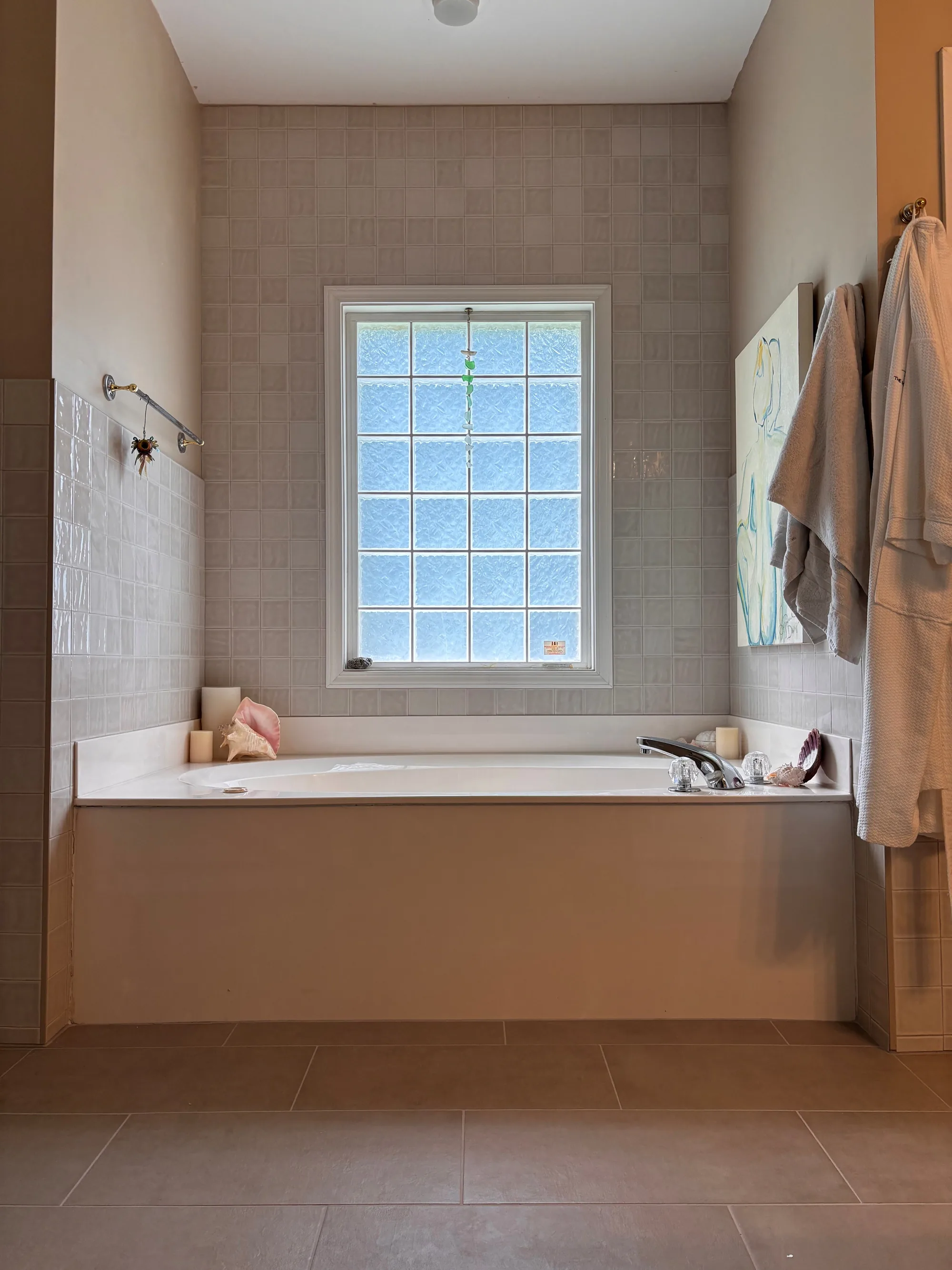 opt_tipps accent wall tub surround
